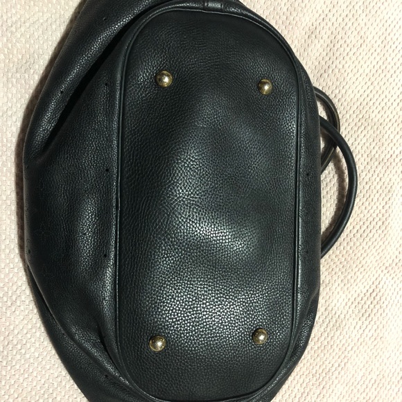 Louis Vuitton Black Mahina XL Handbag - Picture 3 of 8